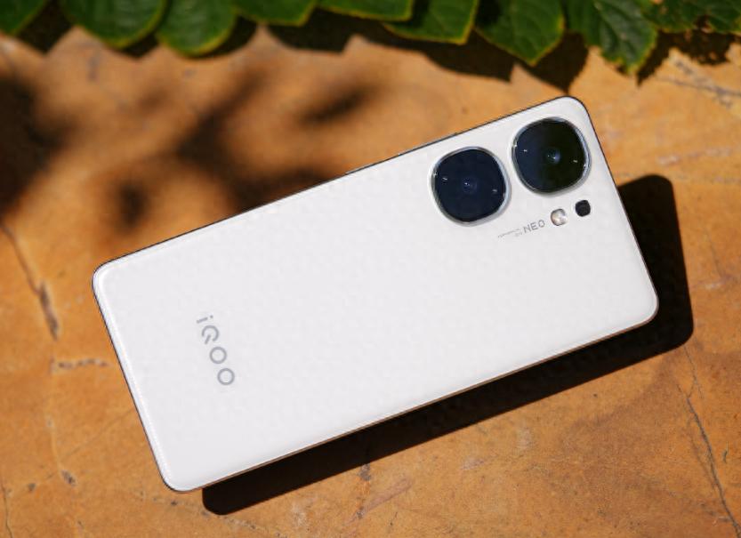 手机买对不买贵,8月可“闭眼入”的一款手机,16G+512G大跳水