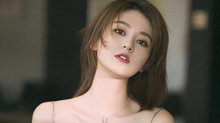 乔欣南法度假引热议：“第三种活法”下的理想人生新探讨