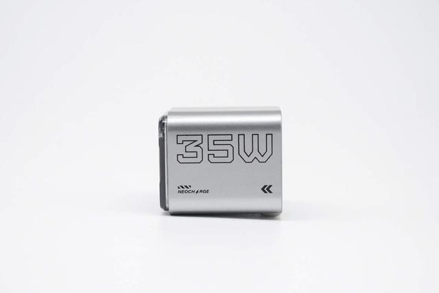 便攜與性能兼備，紅魔氘鋒能量塊mini35W充電器評測