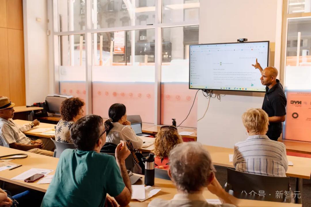 83岁用DeepSeek抢单96岁凭AI挣养老钱!这群80+老人比你还会玩AI