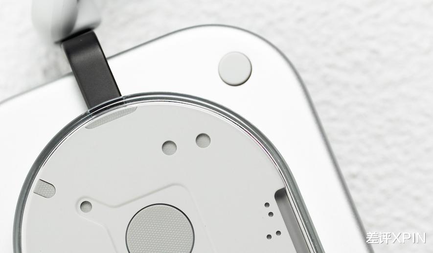 往手机里塞灯带的潮牌,又出了个怪耳机