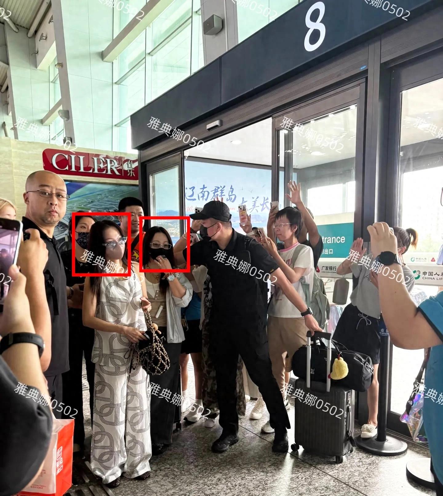 机场遇到张韶涵梁静茹，张身边有个跟她长得很像的女生是她妹妹吗