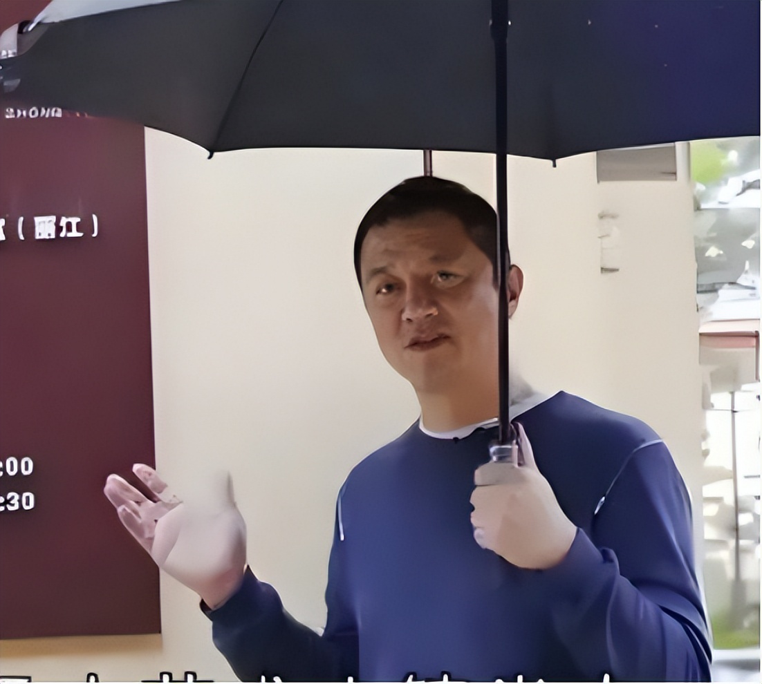 王菲没想到，自己负债累累的前夫李亚鹏，竟靠着一个举动口碑暴涨