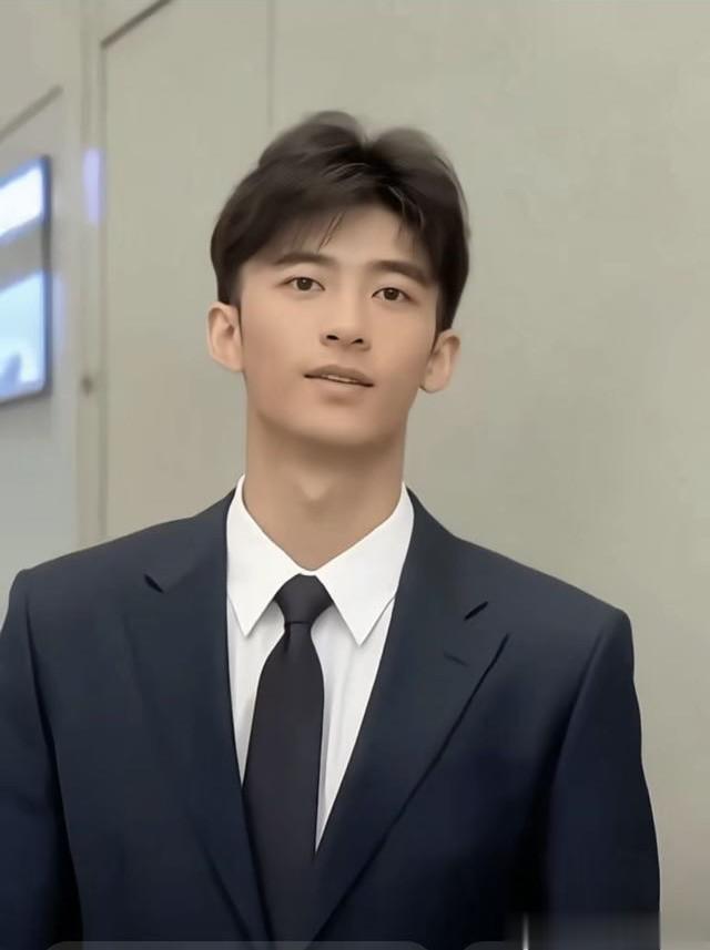 网友：谢霆锋祖宗18代都要感谢张柏芝，她生了一个斯文版的谢霆锋