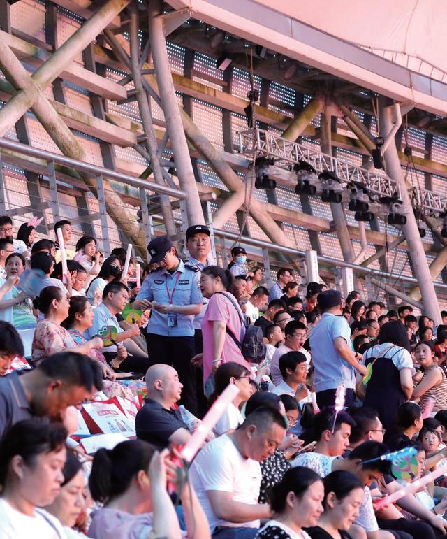 明星跨界开演唱会频频翻车，官方发文怒批：演唱会不是圈钱工具！