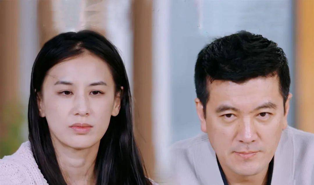 黄圣依离婚7个月后，扬子领小22岁女伴回豪宅！身份被扒早有预兆