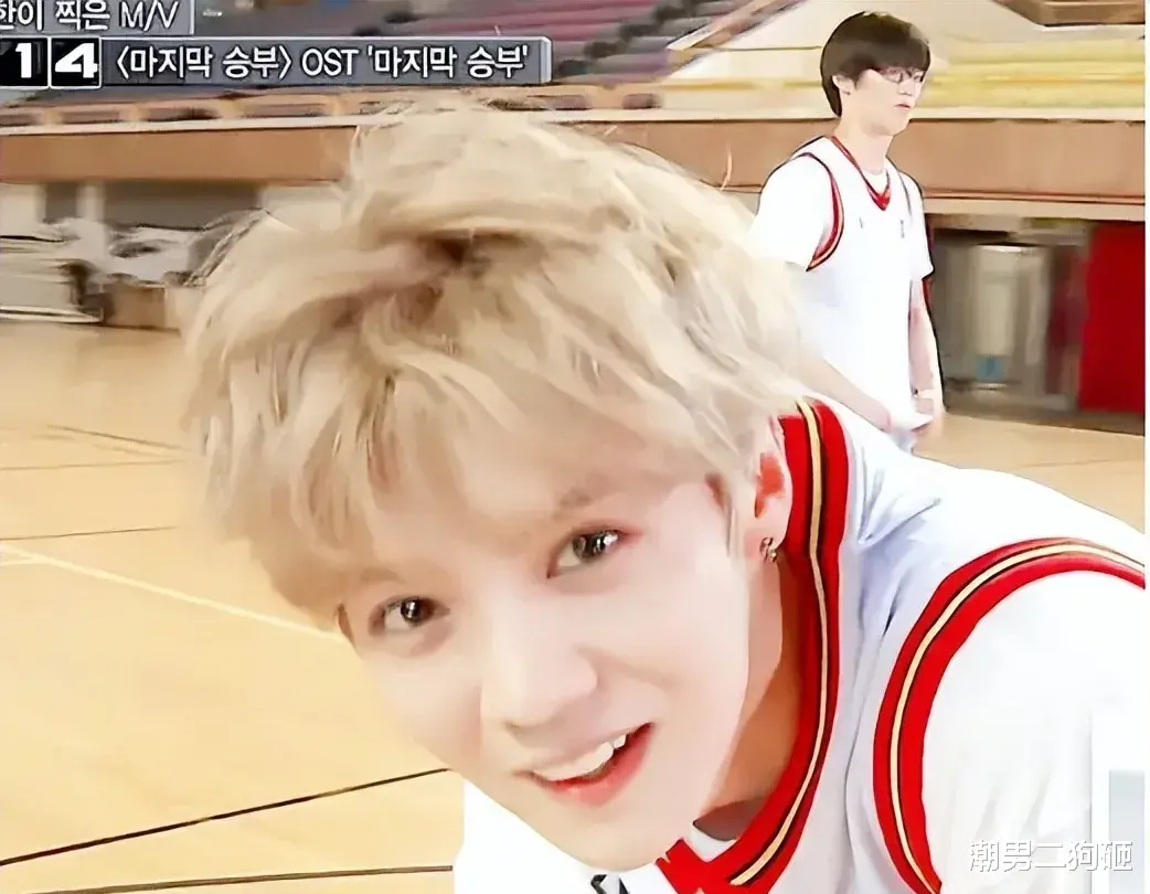 鹿晗全面停工，挺感慨的！一些细节早就预示人财两空，注定结不了