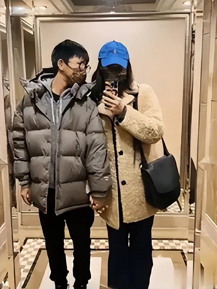 白百何自曝儿子不喊自己妈!18岁元宝鼻头大皮肤黑,但比亲爸帅气