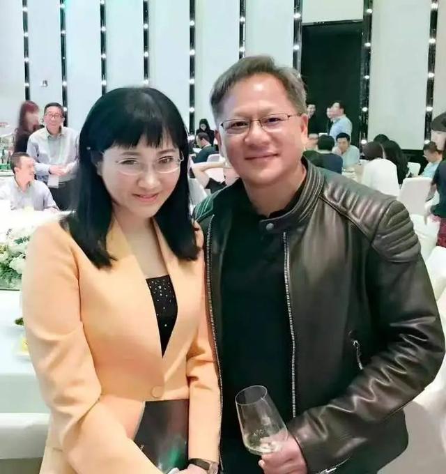 黄仁勋中国现场直击,假如有一个「数字黄仁勋」,我希望我们一起变聪明