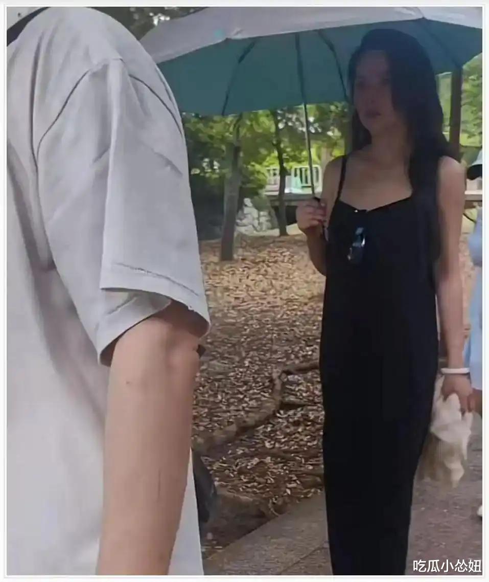 汪峰携章子怡儿女与新妻子森林北母女度假，网友：到底该羡慕谁？