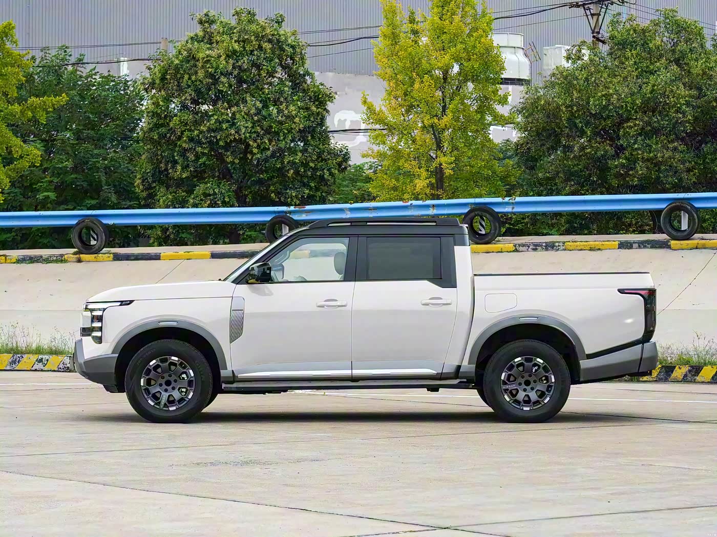 这款日产皮卡售价不足17万起！提供燃油/插混动力可选，外观霸气