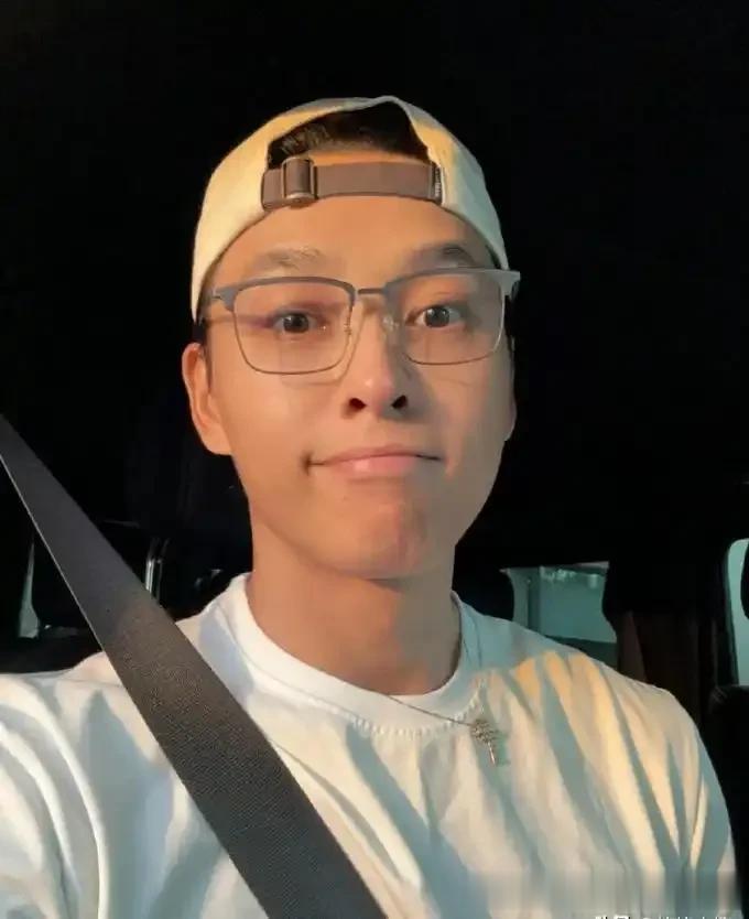 洪尧和吴谨言已离婚?本人16字回应,网友:没有人让你回应!