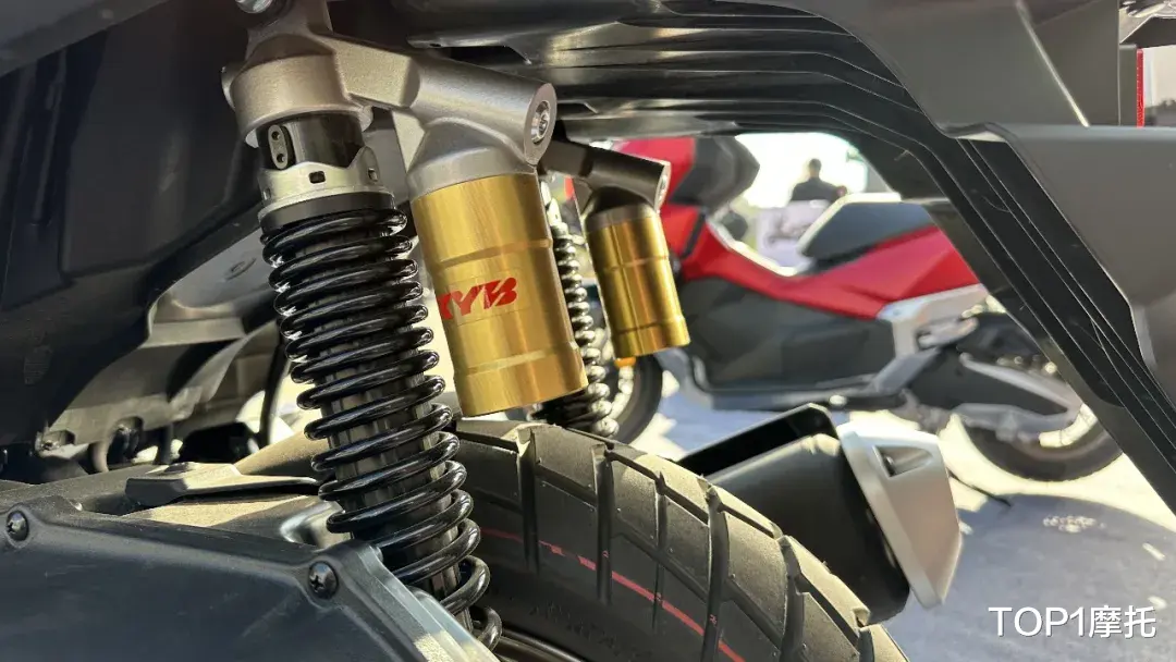 能否平替ADV150，新大洲本田NS150XC试驾，飞坡、滑胎、烂路信手拈来