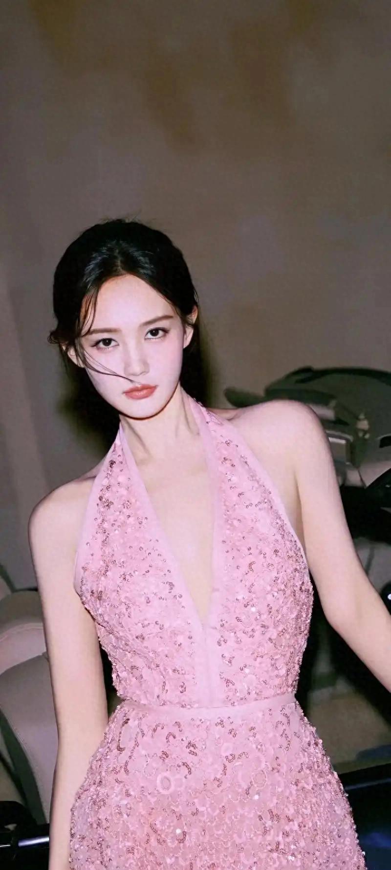 敬业如她:李一桐,光晕之下的修行者