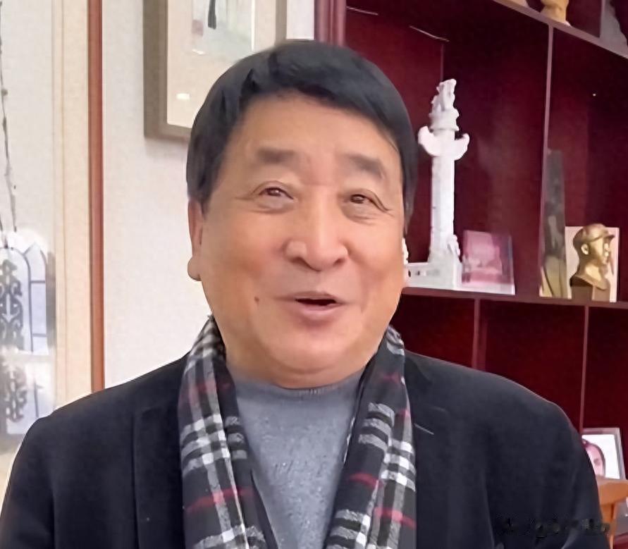 异国豪宅的红歌争议：跑到美国唱爱国，这对国家是多么大的讽刺