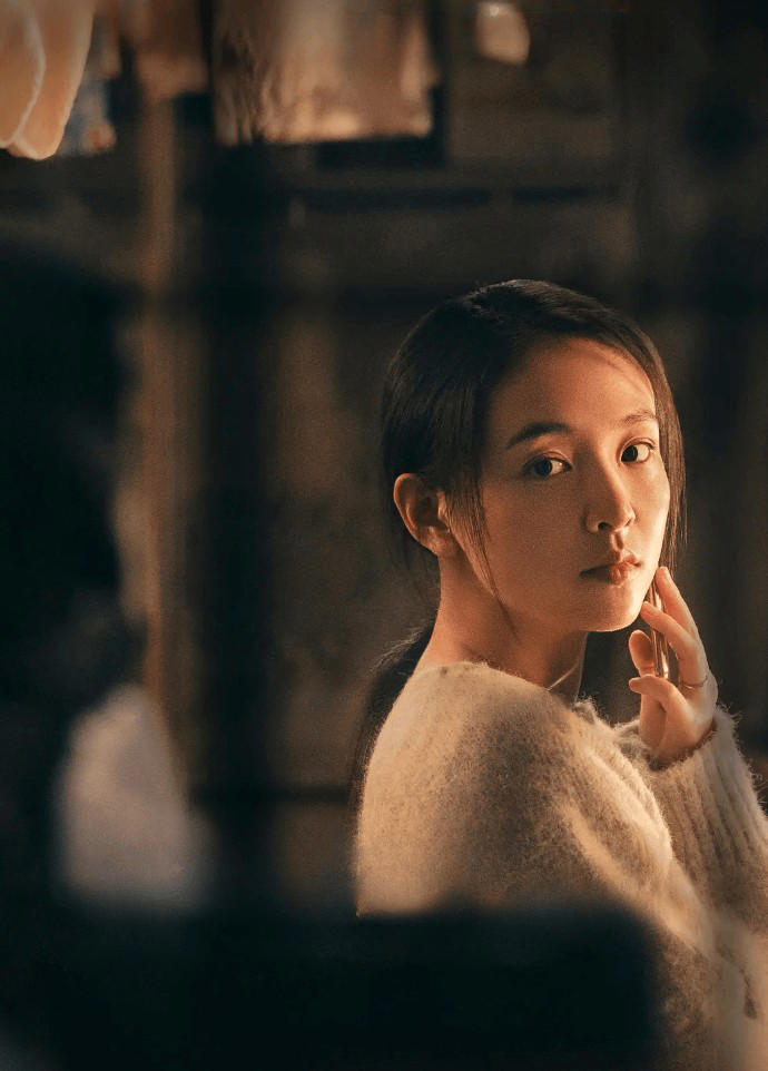 吴倩重返武汉樱海：一场与青春的浪漫重逢