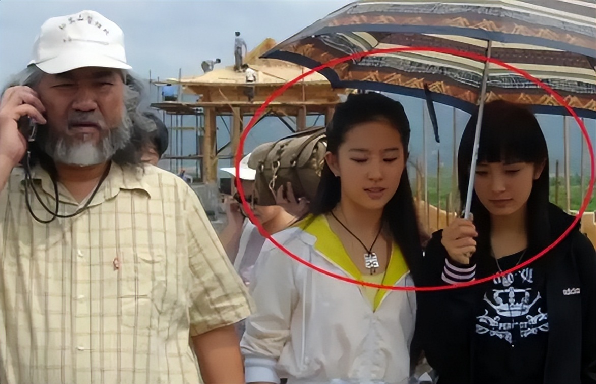 眼神都懒得给对方，杨幂刘亦菲现场“明争暗斗”，尴尬的却是唐嫣