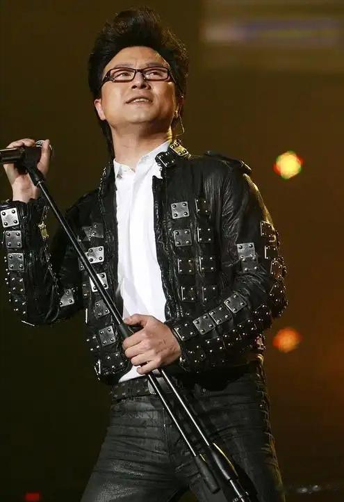 记吃不记打？继汪峰哈尔滨演唱会后，迎来天津站，网友坐不住了