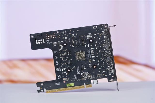 映眾RTX 5050曜夜顯卡評測：DLSS 4普及 RTX 4060可以退休了