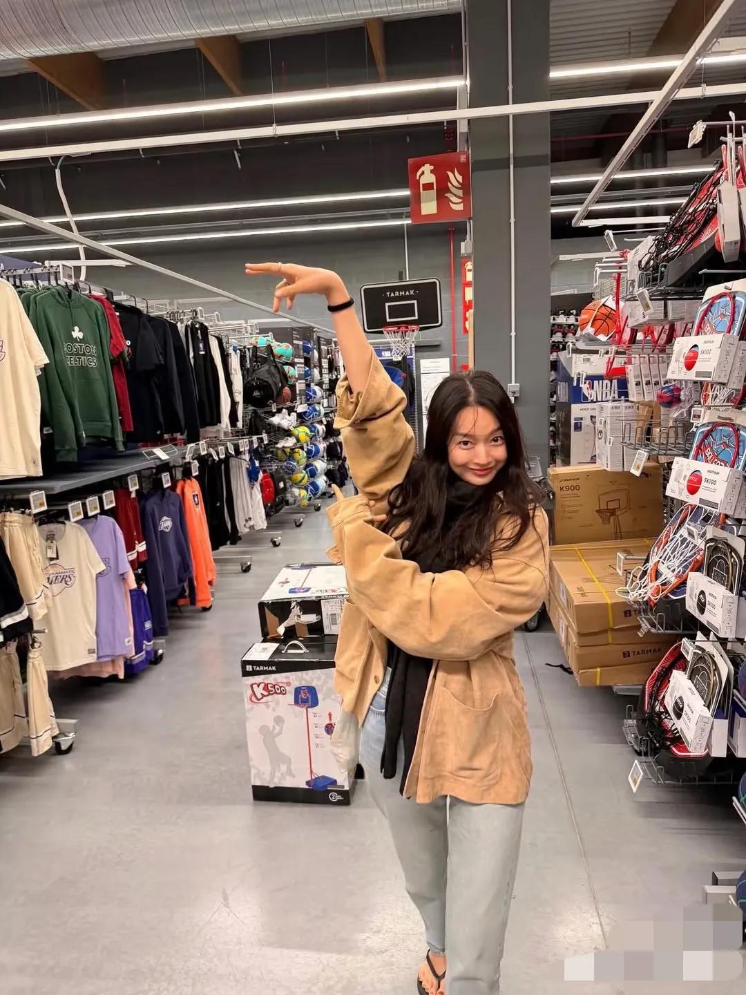 申敏儿蜜月照公开，全是金宇彬视角，看得出金宇彬拍照技术很一般