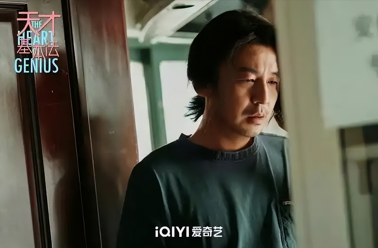 雷佳音逛山姆超市被偶遇，本人很高身材很好，13岁女儿疑同行