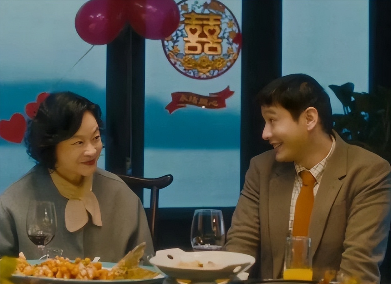 黄晓明近况曝光,生图皮肤紧致皮包骨,和大三岁祖峰同框像两代人