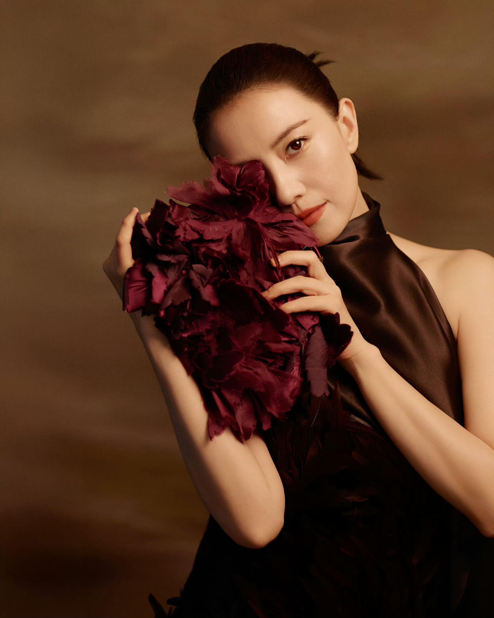 高圆圆大露背连衣裙