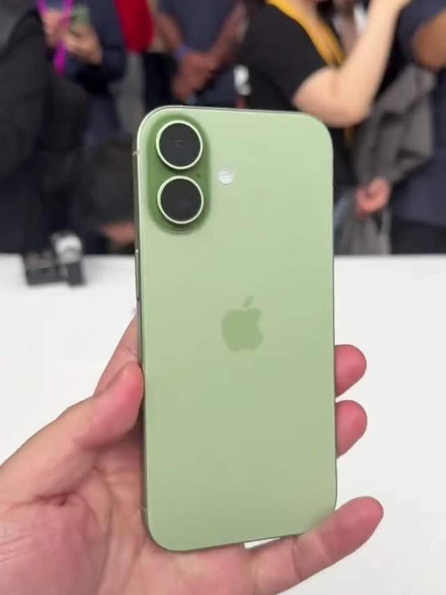 iPhone17首周激活量出炉:性价比,败给了该死的“面子”