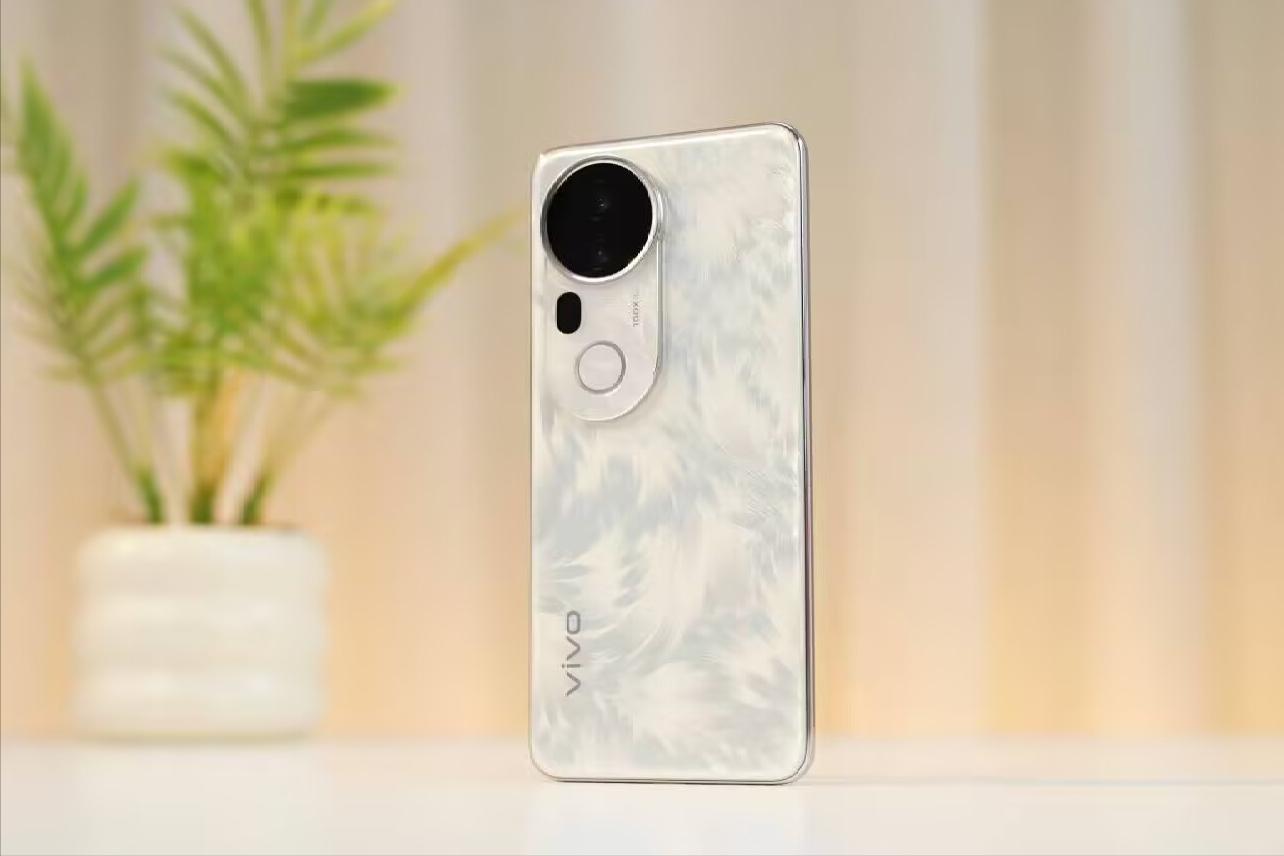 vivo打響“價格戰”！225萬分手機跌至1850元，3840HZ+百倍變焦