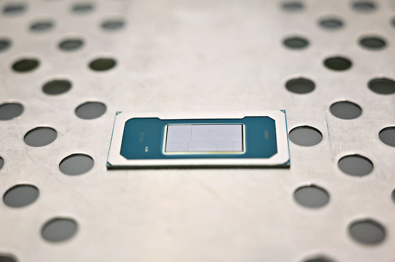 英特爾18A工藝首秀！Panther Lake深度揭秘：AI PC的全新答案