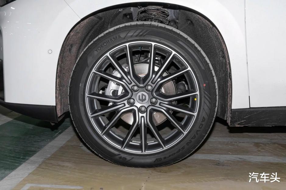 零跑作为新能源后起之秀，中型SUV有C10站稳脚跟，属实难得