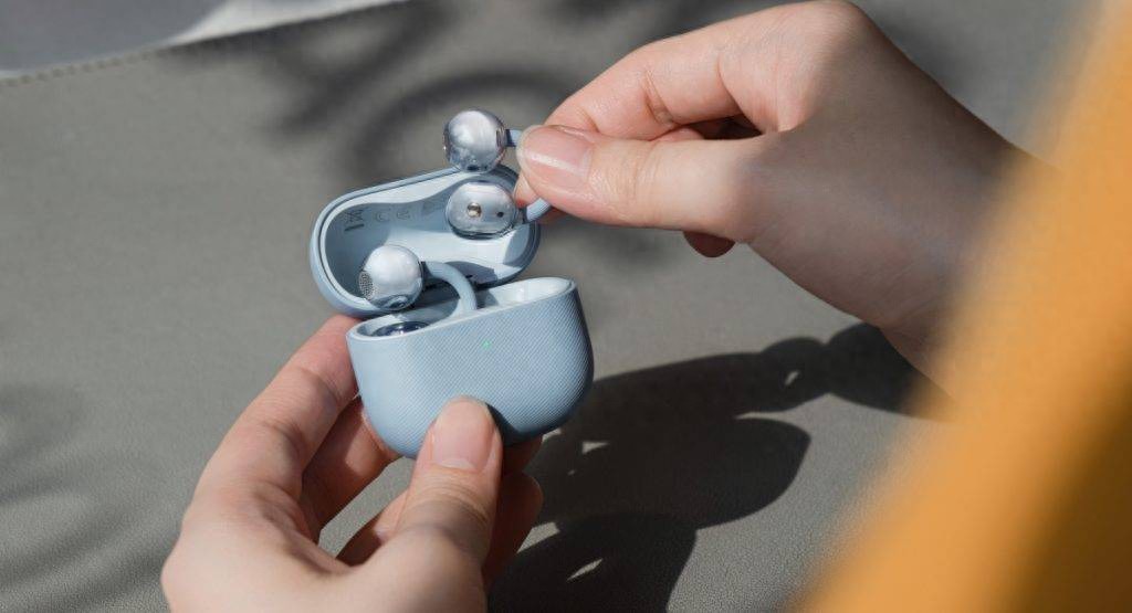 华为FreeClip 2 耳夹耳机：让「戴着不摘」成为新的使用习惯