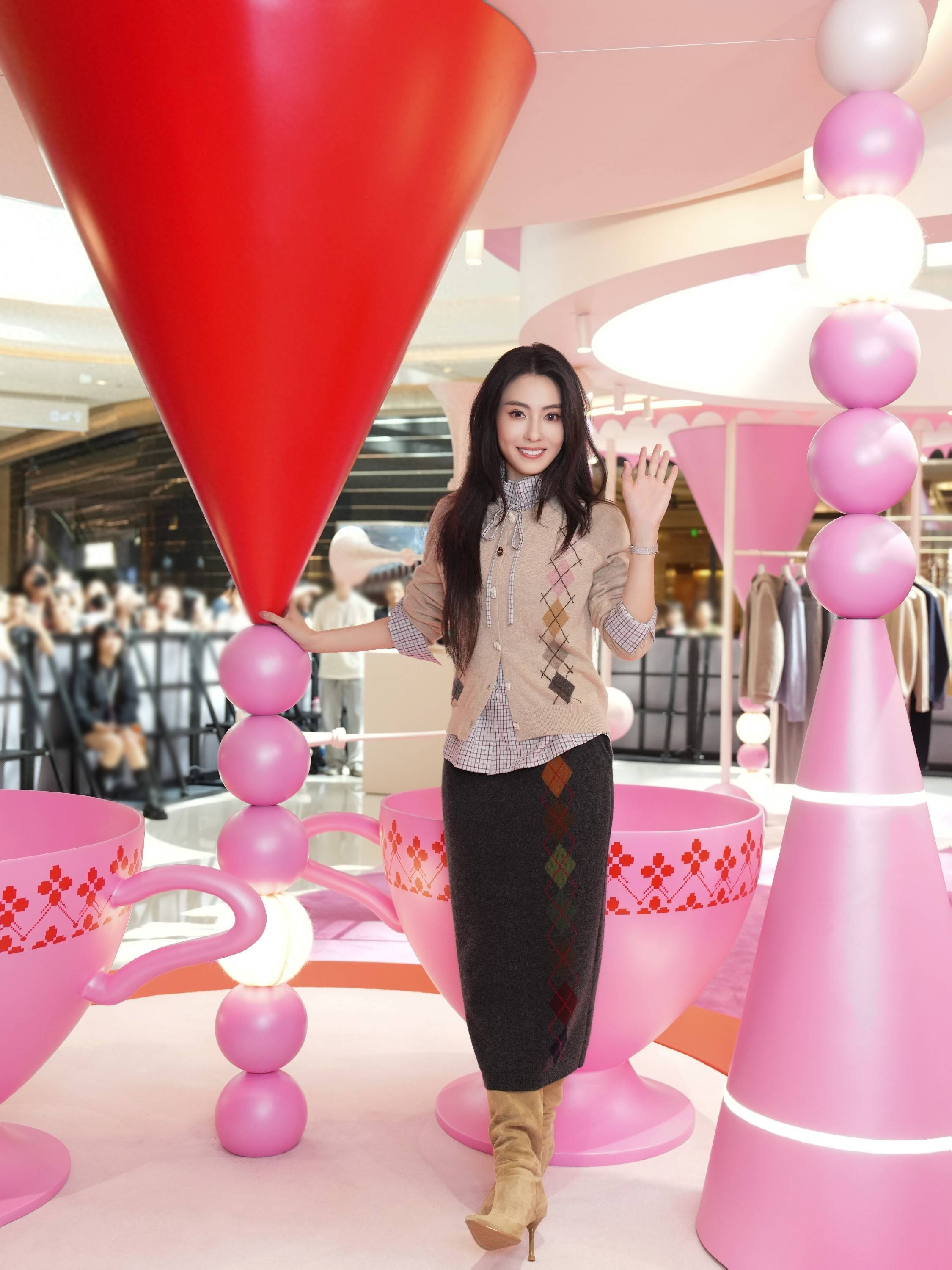 张柏芝状态正好，温柔大气出席活动