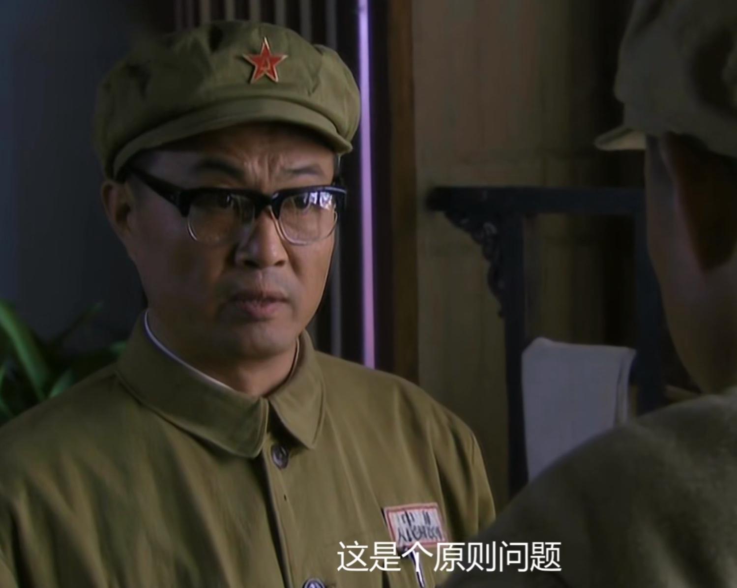 他是正师级待遇演员，既演军旅硬汉又演怕老婆的妻管严