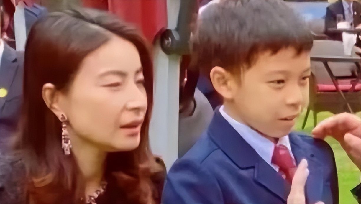 摊牌了！霍启刚罕谈婚姻，工作太忙压力大，婚后真实关系藏不住了