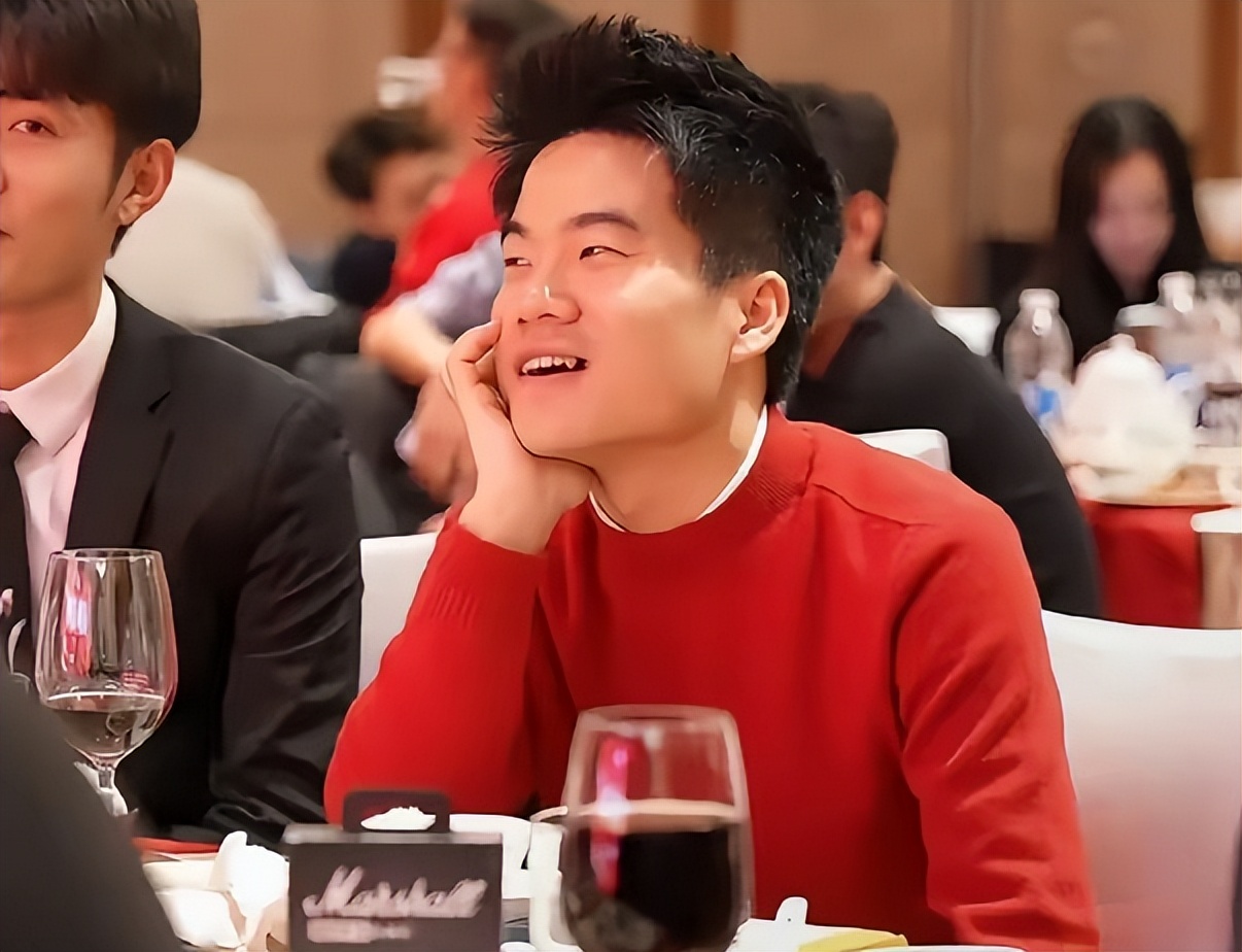 藏不住了？央媒点名董宇辉，曝光其真实处境，罗永浩的话有人信了