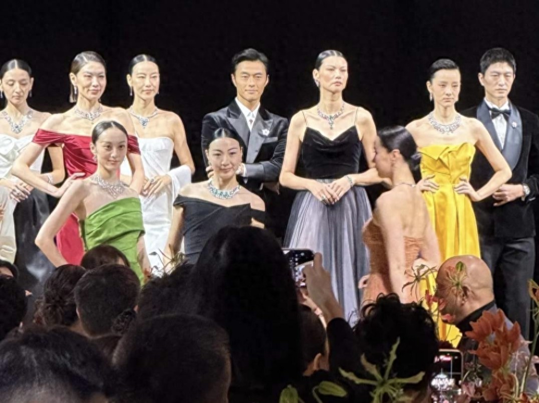 看完卡地亚这一夜，珠圆玉润的郭晶晶，却秒杀了内娱的“排骨精”