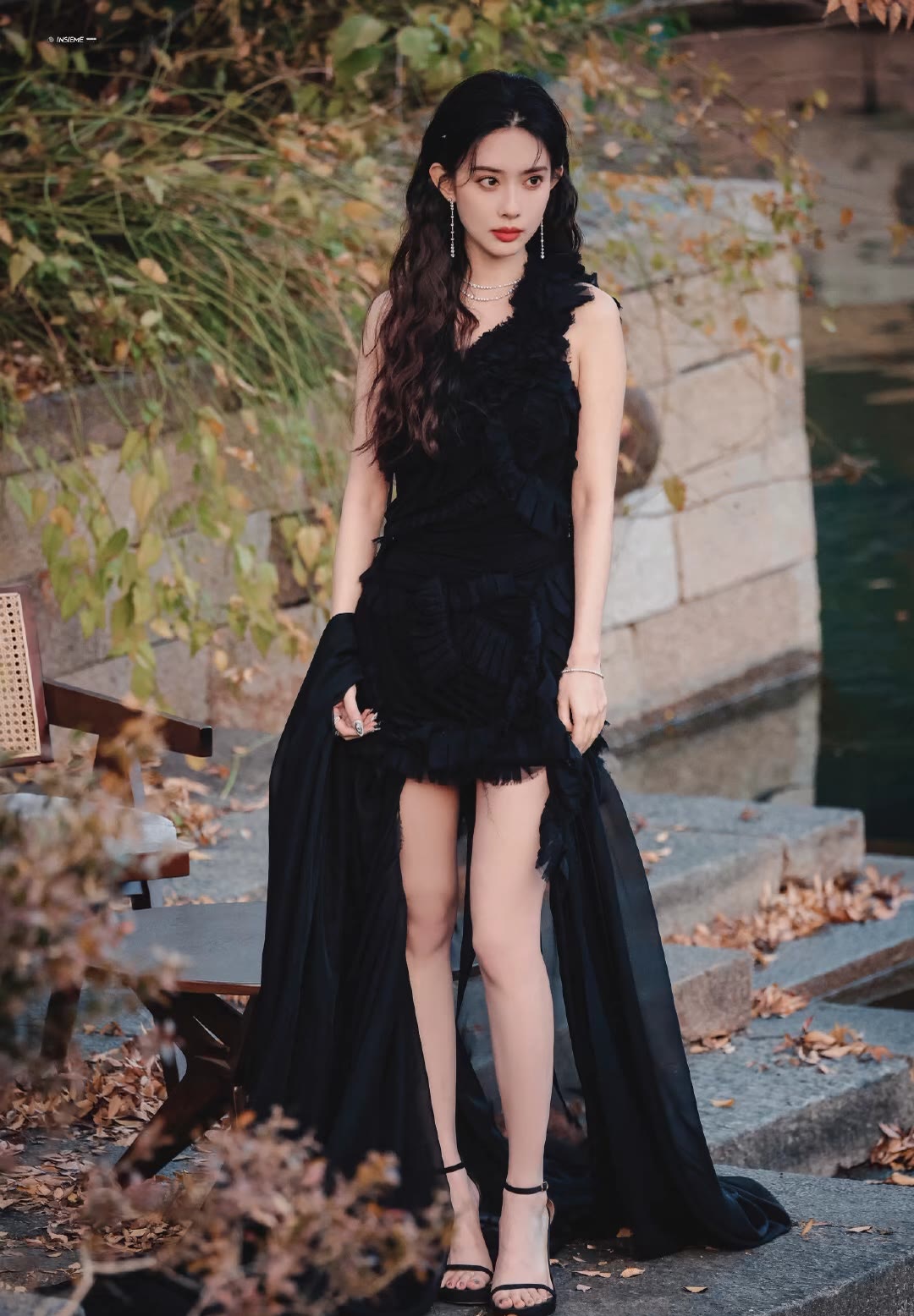 内娱造型黑马!孟子义黑纱礼裙气场全开