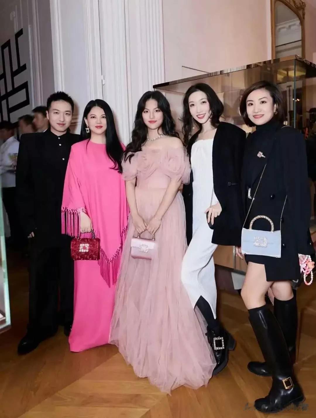 李湘女儿这哪像16岁，我看像46岁中年女性