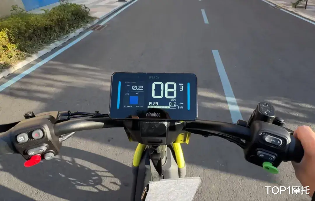 全系标配5寸大屏，九号Fz1、Fz3新国标电自上市，售价2999元起