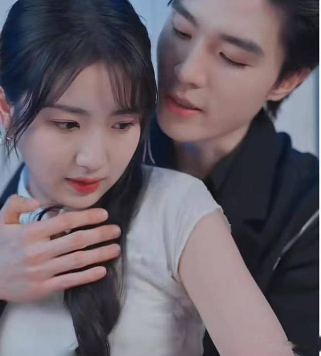 别尬吹短剧了!3 位短剧女神演技翻车,网友:还不如素人有代入感