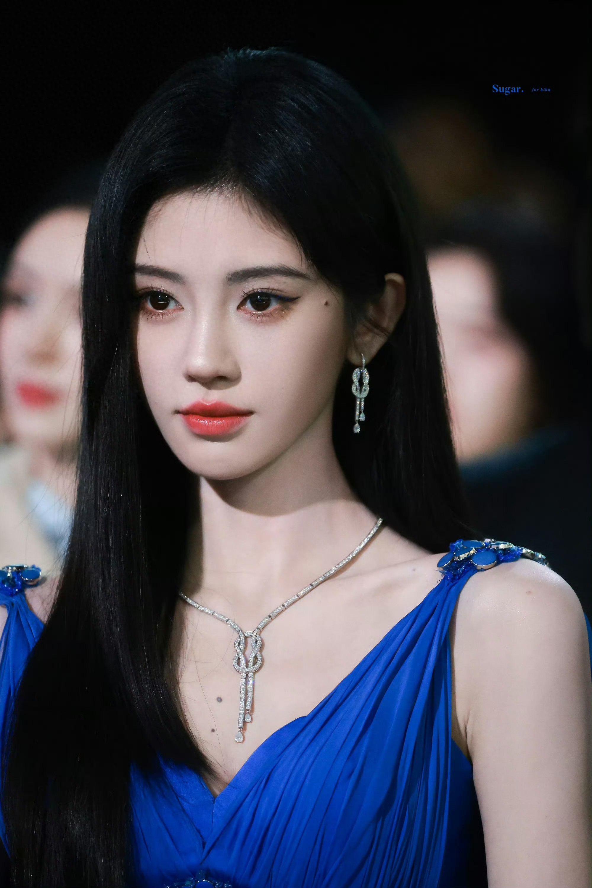 鞠婧祎听到倒闭的反应