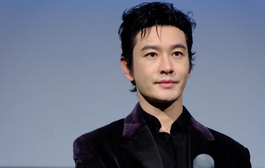 杨颖没想到，《小城大事》开播仅3天，黄晓明就走上另一条上坡路