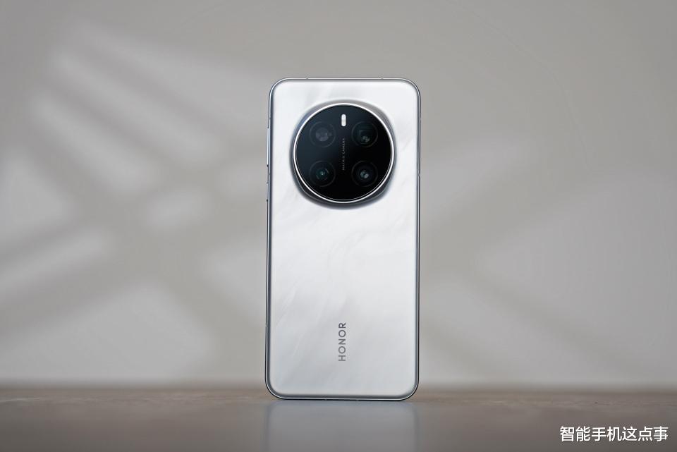 荣耀“双机”被确认:Magic8影像革新+500系列8K电池,期待值基本拉满