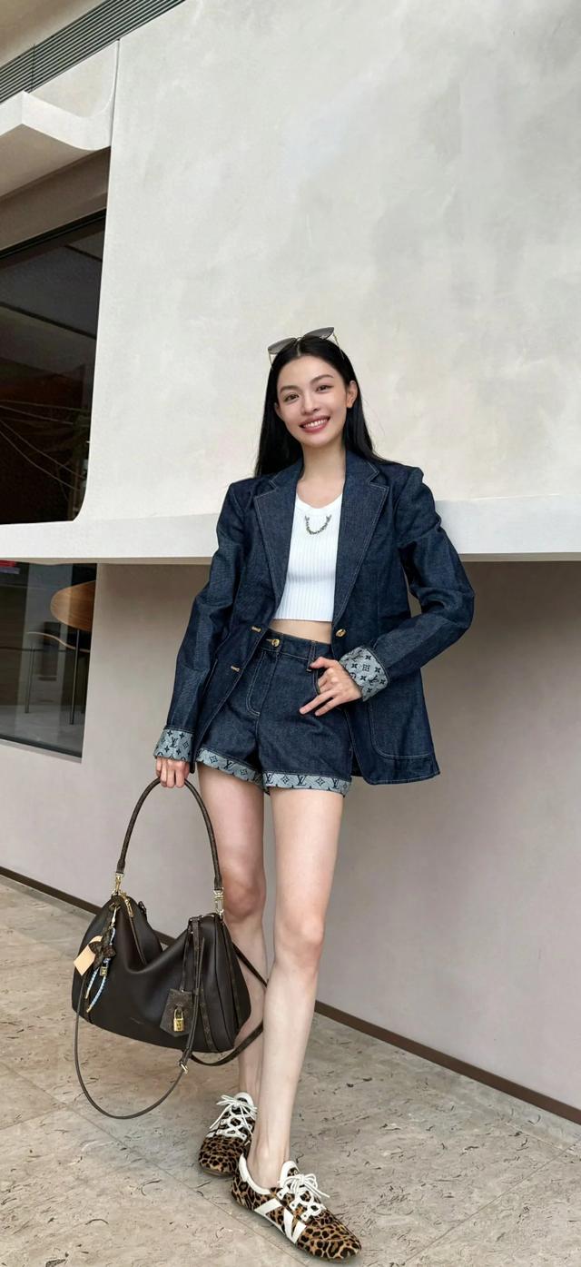 钟楚曦今日OOTD 身材太顶了，钟楚曦高清无水印壁纸