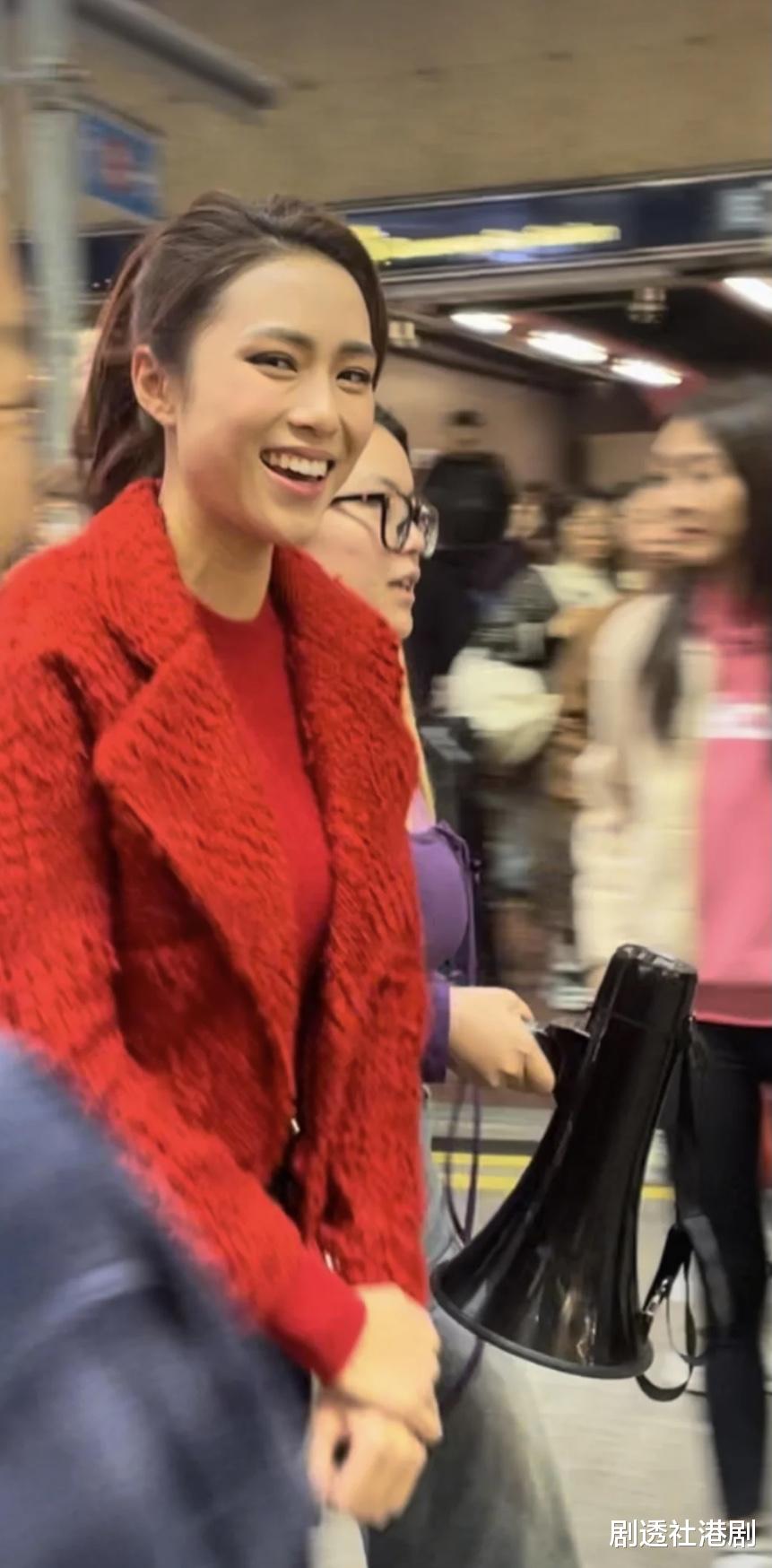 TVB一众艺人现身闹市！疑录制贺年节目，视帝私下真实一面被曝光