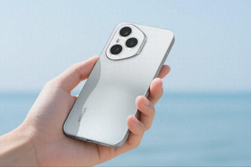 榮耀打響“價格戰”！超窄直屏+50倍變焦+7200mAh，跌至3099元