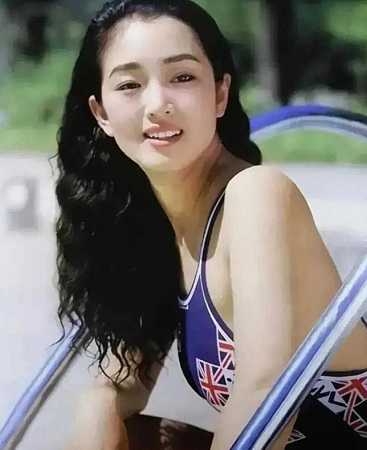 巩俐年轻时有多美?她的霸气与女人味,至今无人能比!