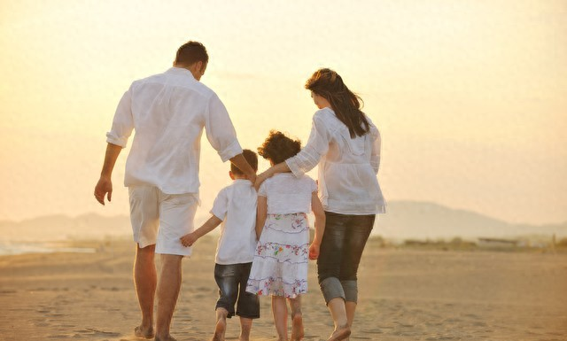 顶流隐婚生子实锤!狗仔曝光夫妻密会幼儿园接娃视频