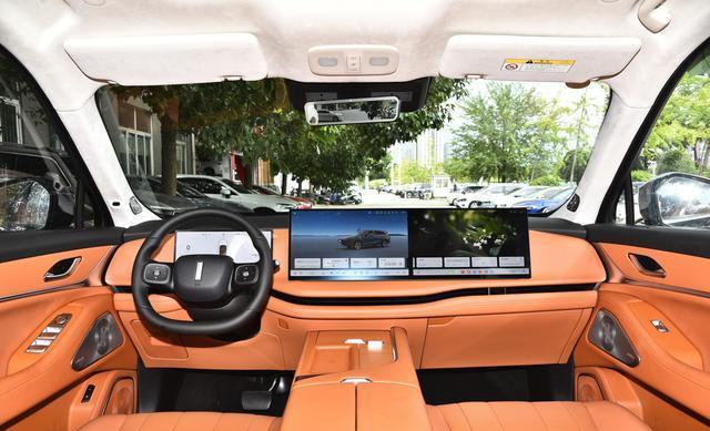 喝92油的中大型SUV，配冰箱+173寸大屏+双电机四驱